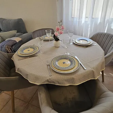 Casa - *